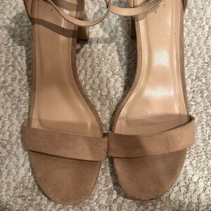 Women’s Tan suede heels sz 9.5